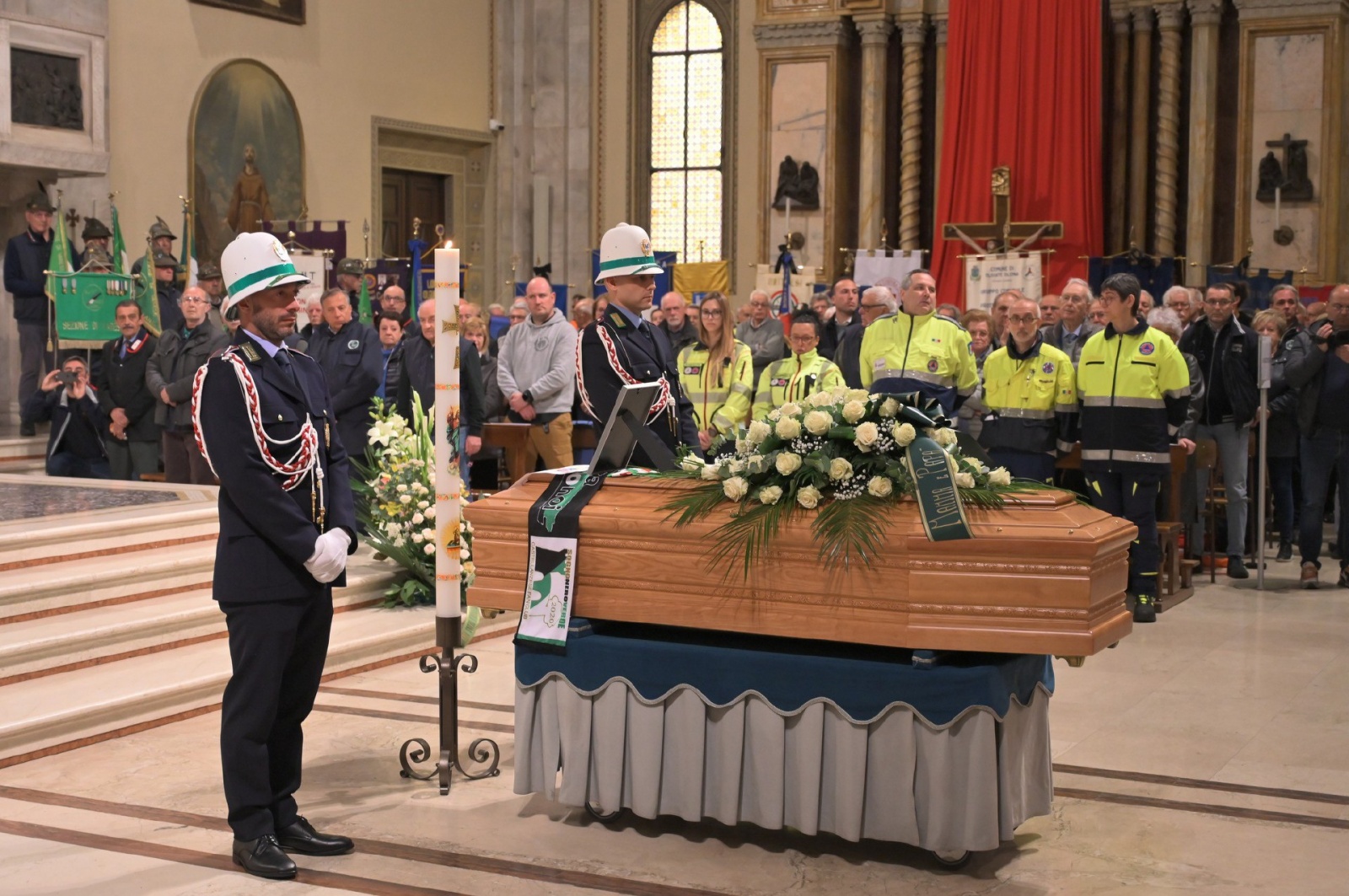 CASTELLANZA FUNERALI MIRELLA CERINI SINDACO DI CASTELLANZA CHIESA DI SAN GIULIO