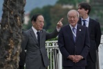 Kazuo Ueda, governatore Banca Centrale Giappone, al G7 Economia e Finanze, hand shake e foto family con il ministro dell'Economia e Finanze italiano, Giancarlo Giorgetti, e il Governatore della Banca d’Italia Fabio Panetta, a Stresa (Vb), 24 maggio 2024 A