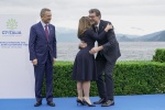 Chrystia Freeland, Ministro Economia e Finanze Canada, al G7 Economia e Finanze, hand shake e foto family con il ministro dell'Economia e Finanze italiano, Giancarlo Giorgetti, e il Governatore della Banca d’Italia Fabio Panetta, a Stresa (Vb), 24 maggio 
