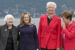 Le donne presenti al G7: Janet Yellen, Chrystia Freeland, Christine Lagarde, Kristalina Georgieva e Lindsay Whyte. G7 Economia e Finanze, hand shake e foto family con il ministro dell'Economia e Finanze italiano, Giancarlo Giorgetti, e il Governatore dell