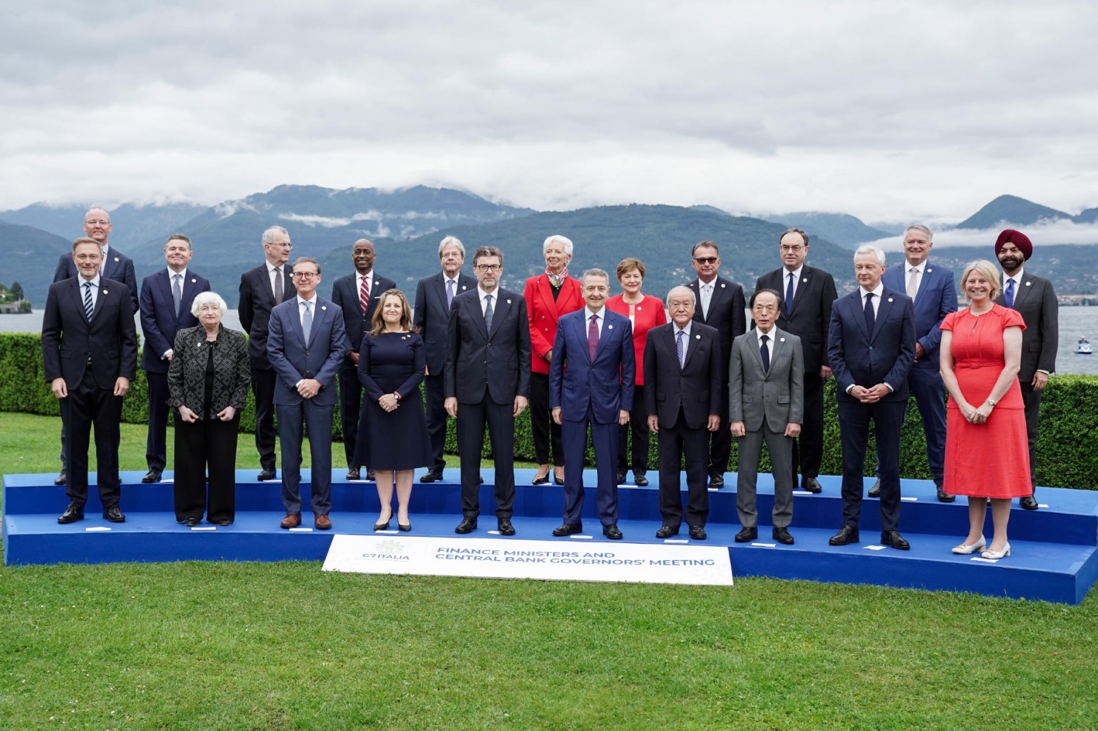 G7 Economia e Finanze, hand shake e foto family con il ministro dell'Economia e Finanze italiano, Giancarlo Giorgetti, e il Governatore della Banca d’Italia Fabio Panetta, a Stresa (Vb), 24 maggio 2024 ANSA/JESSICA PASQUALON