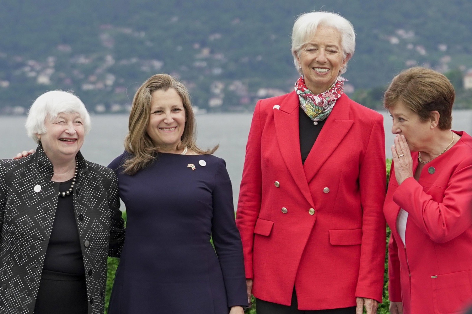 Le donne presenti al G7: Janet Yellen, Chrystia Freeland, Christine Lagarde, Kristalina Georgieva e Lindsay Whyte. G7 Economia e Finanze, hand shake e foto family con il ministro dell'Economia e Finanze italiano, Giancarlo Giorgetti, e il Governatore dell