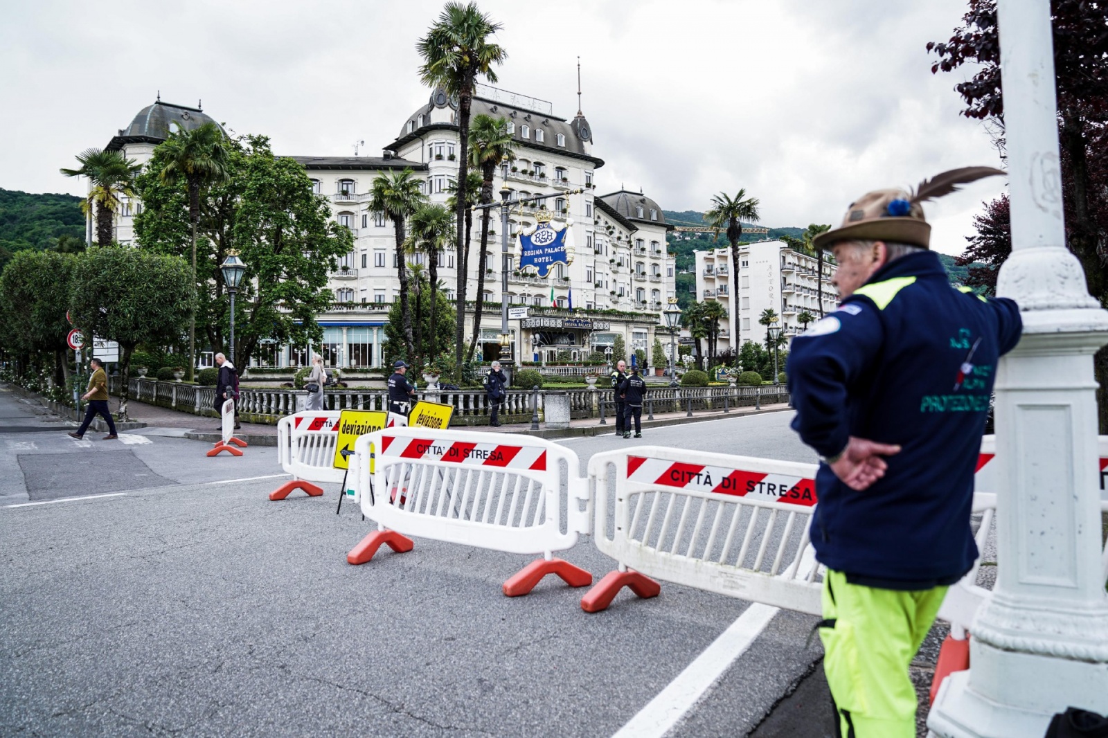 G7 Economia e Finanze, la zona rossa davanti all'hotel che ospita alcuni incontri del summit tra ministri a Stresa (Vb), 23 maggio 2024 ANSA/JESSICA PASQUALON