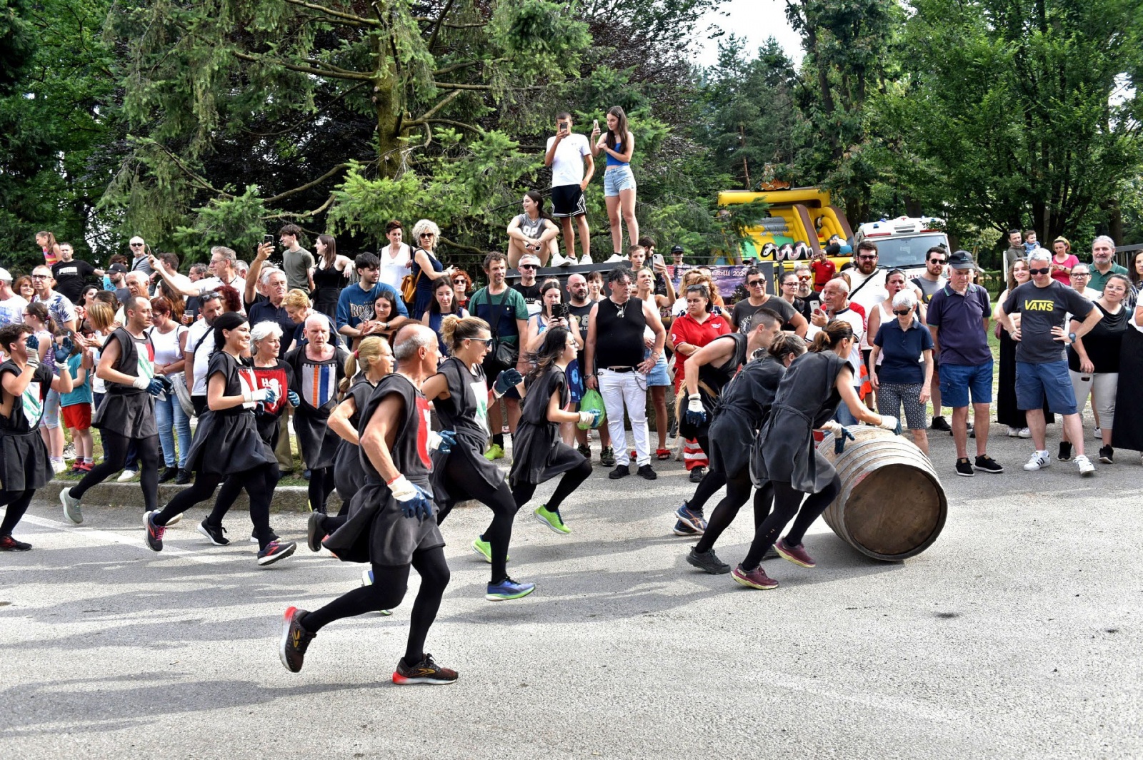 CASTIGLIONE OLONA. PALIO DEI CASTELLI 2024 NELLA FOTO PROVA CORSA BOTTI