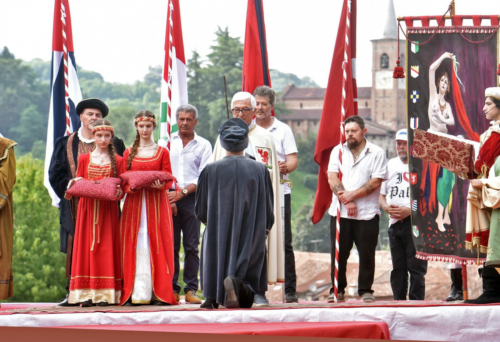 CASTIGLIONE OLONA. PALIO DEI CASTELLI 2024 NELLA FOTO INVESTITURA CAPITANO