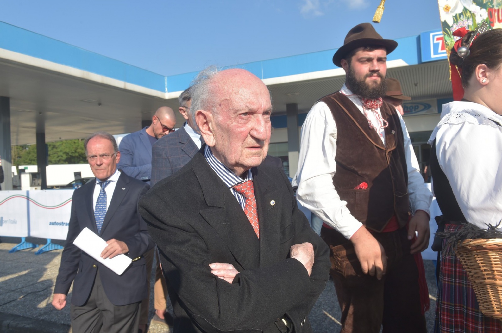 CASTRONNO. CERIMONIA PER CENTENARIO AUTOSTRADA MILANO VARESE ALLÕAREA DI SERVIZIO BRUGHIERA EST E SCOPERTURA INSTALLAZIONE DELLÕARTISTA MARTINOLI NELLA FOTO AVV ZUCCARO