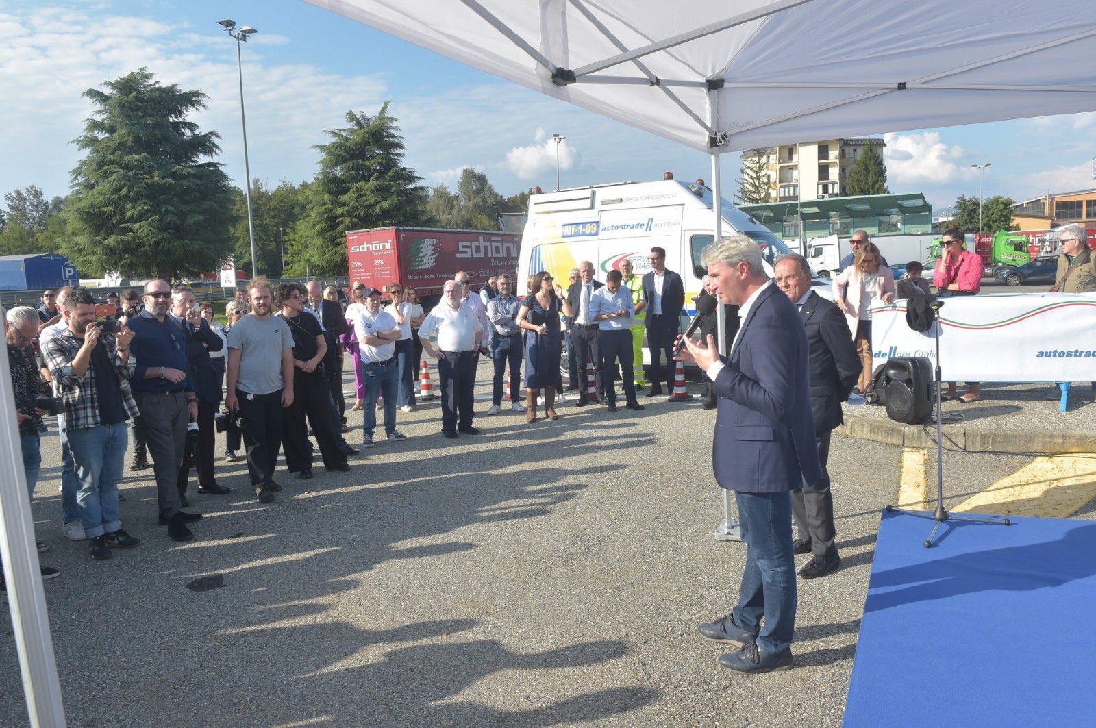 CASTRONNO. CERIMONIA PER CENTENARIO AUTOSTRADA MILANO VARESE ALLÕAREA DI SERVIZIO BRUGHIERA EST E SCOPERTURA INSTALLAZIONE DELLÕARTISTA MARTINOLI NELLA FOTO GALIMBERTI