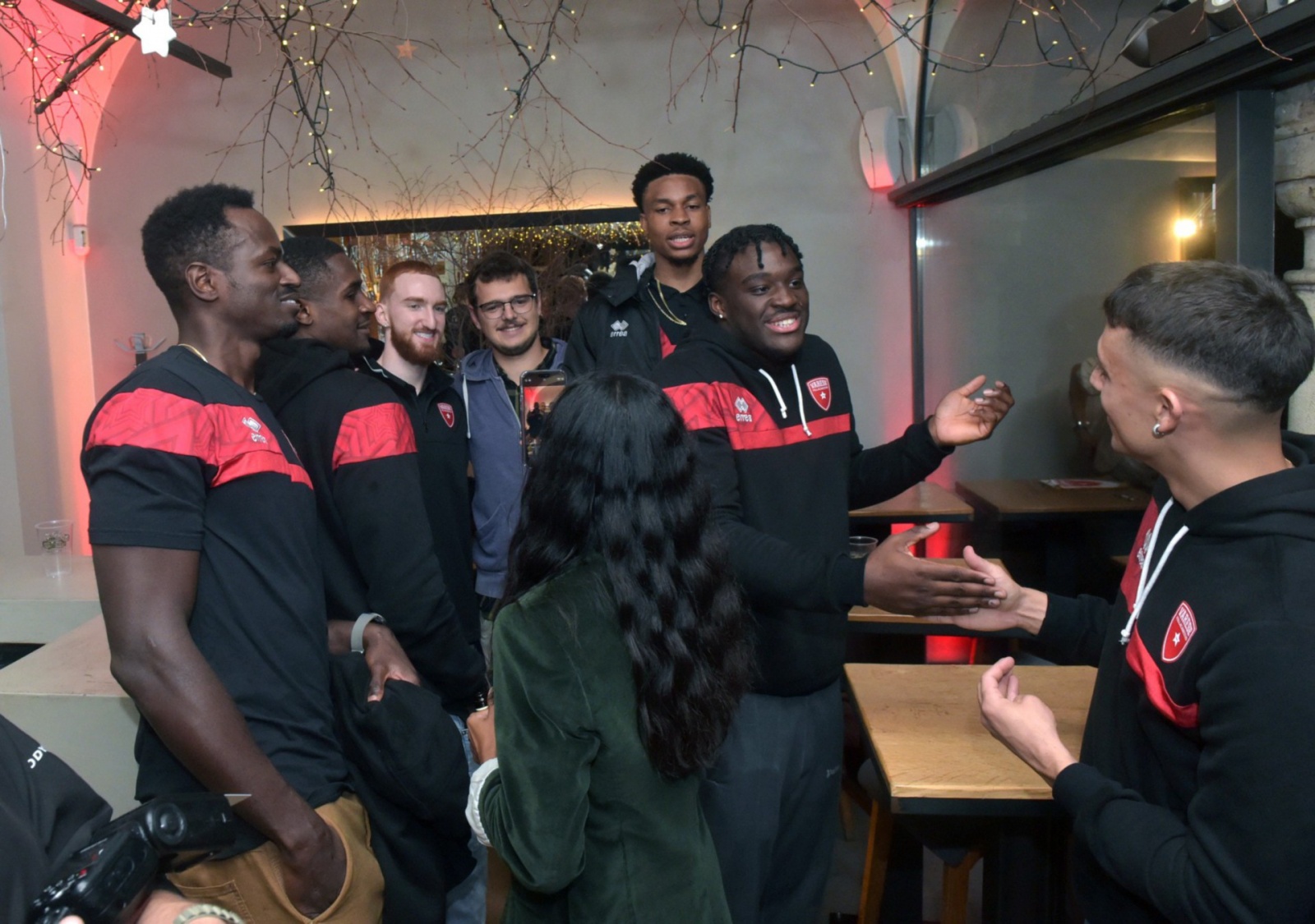VARESE. PRESENTAZIONE OPENJOBMETIS PALLACANESTRO VARESE 2024 2025 AI TIFOSI AL CAFFEÕ BROLETTO NELLA FOTO GIOCATORI