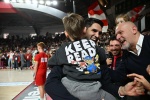 VARESE. BASKET LBA. OPENJOBMETIS VARESE-VIRTUS SEGAFREDO BOLOGNA NELLA FOTO MANDOLE COL FIGLIO ESULTANTE