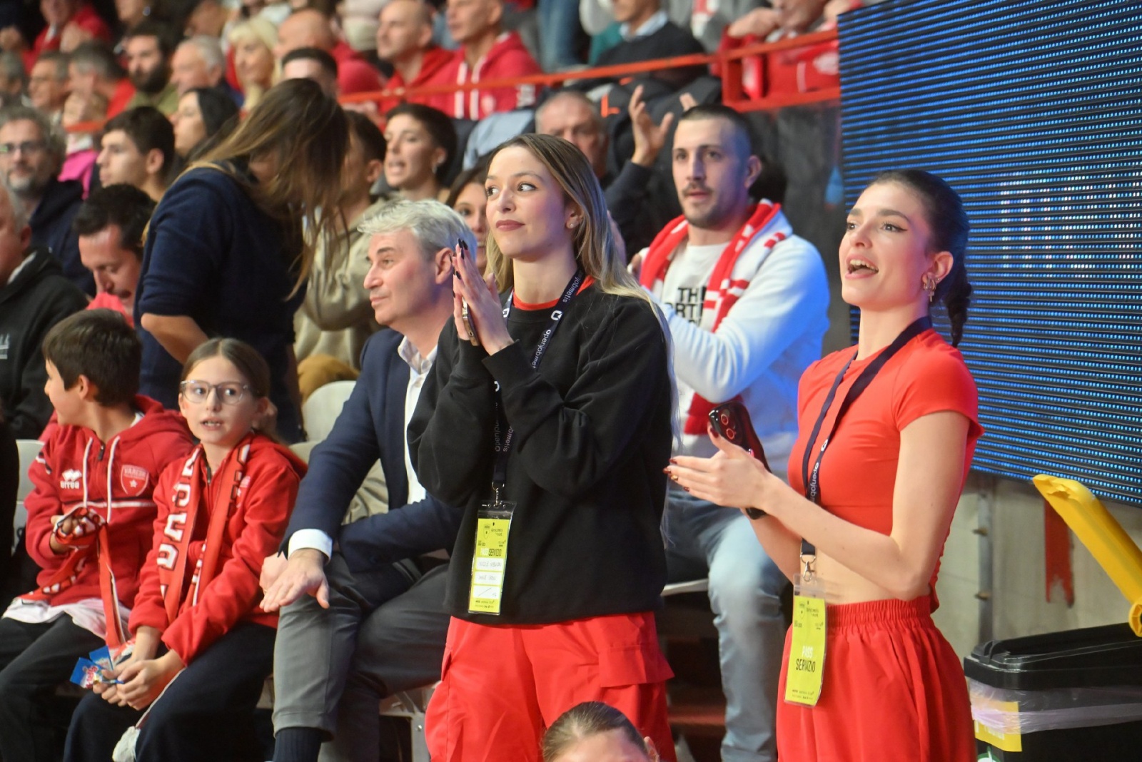 VARESE. BASKET LBA. OPENJOBMETIS VARESE-VIRTUS SEGAFREDO BOLOGNA NELLA FOTO PUBBLICO RAGAZZE