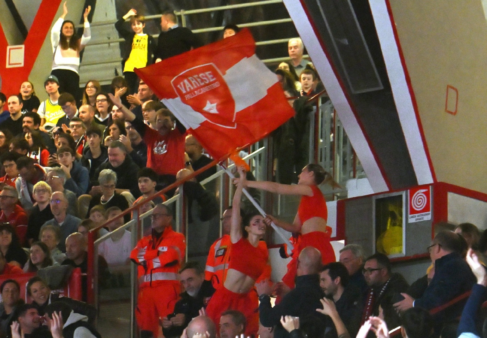 VARESE. BASKET LBA. OPENJOBMETIS VARESE-VIRTUS SEGAFREDO BOLOGNA NELLA FOTO TIFOSI
