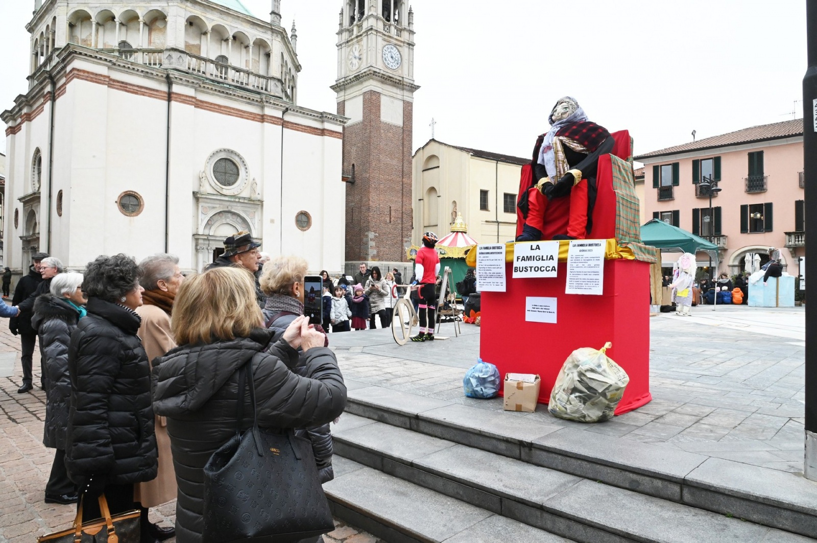 BUSTO ARSIZIO ESPOSIZIONE GIOBIE 2025 IN PIAZZA SANTA MARIA