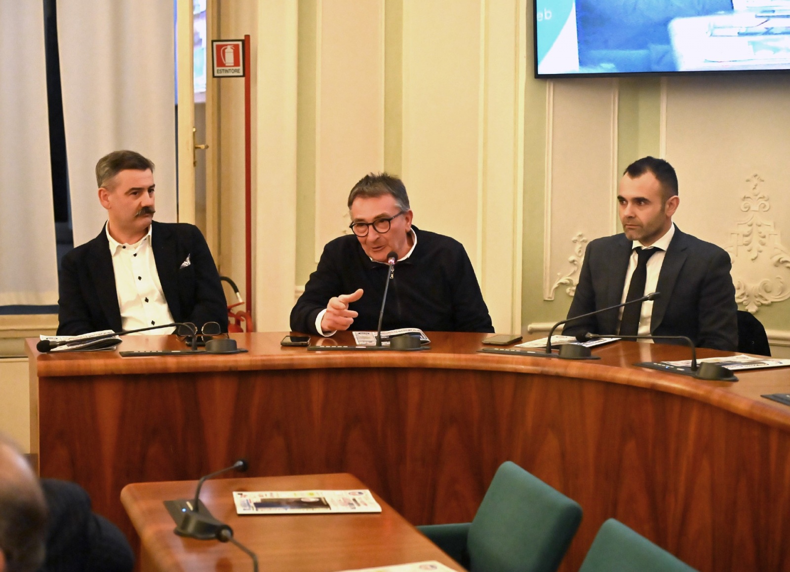 VARESE. PRESENTAZIONE 33° RALLY DEI LAGHI, VILLA RECALCATI NELLA FOTO DA SX FABIO DE AMBROSI, SINDACO MONTEGRINO, RENZO STOCCO, SINDACO GRANTOLA E IVAN VARGIU SINDACO MACCAGNO