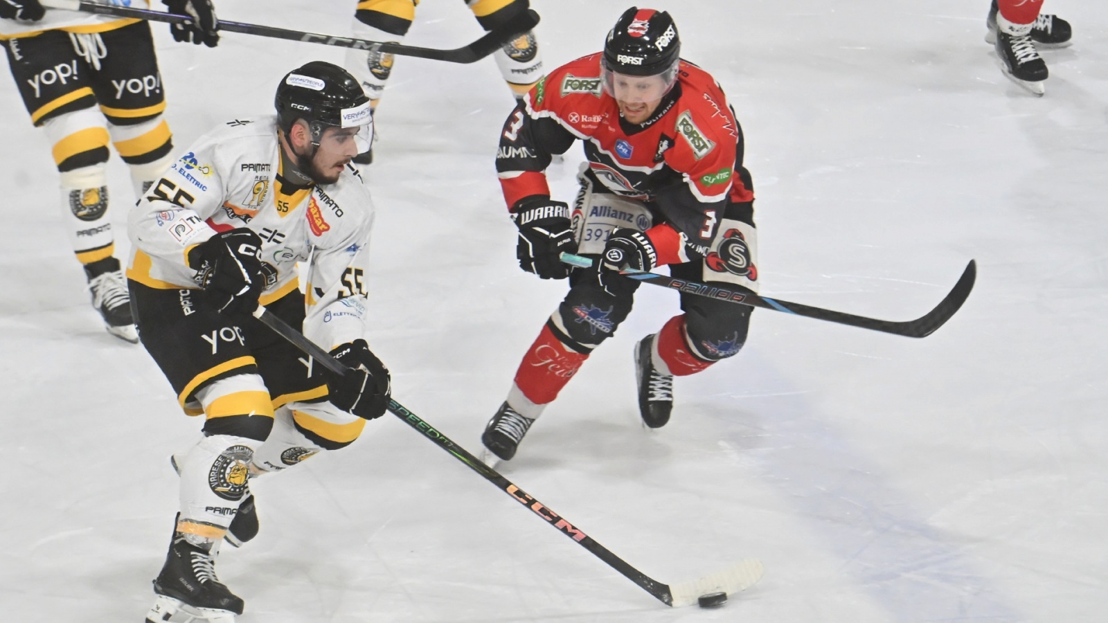 VARESE. HOCKEY IHL. SEMIFINALE CAMPIONATO GARA 2. HCMV VARESE-KALTERN CALDARO EISHOCKEY NELLA FOTO PIROSO