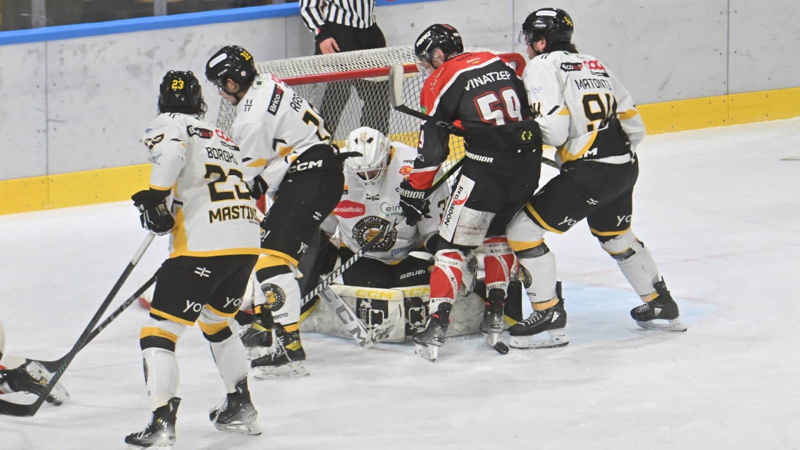 VARESE. HOCKEY IHL. SEMIFINALE CAMPIONATO GARA 2. HCMV VARESE-KALTERN CALDARO EISHOCKEY NELLA FOTO