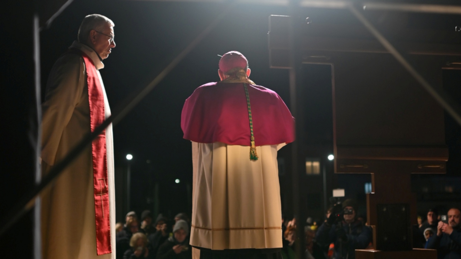 INDUNO OLONA VIA CRUCIS CON MONSIGNOR MARIO DELPINI