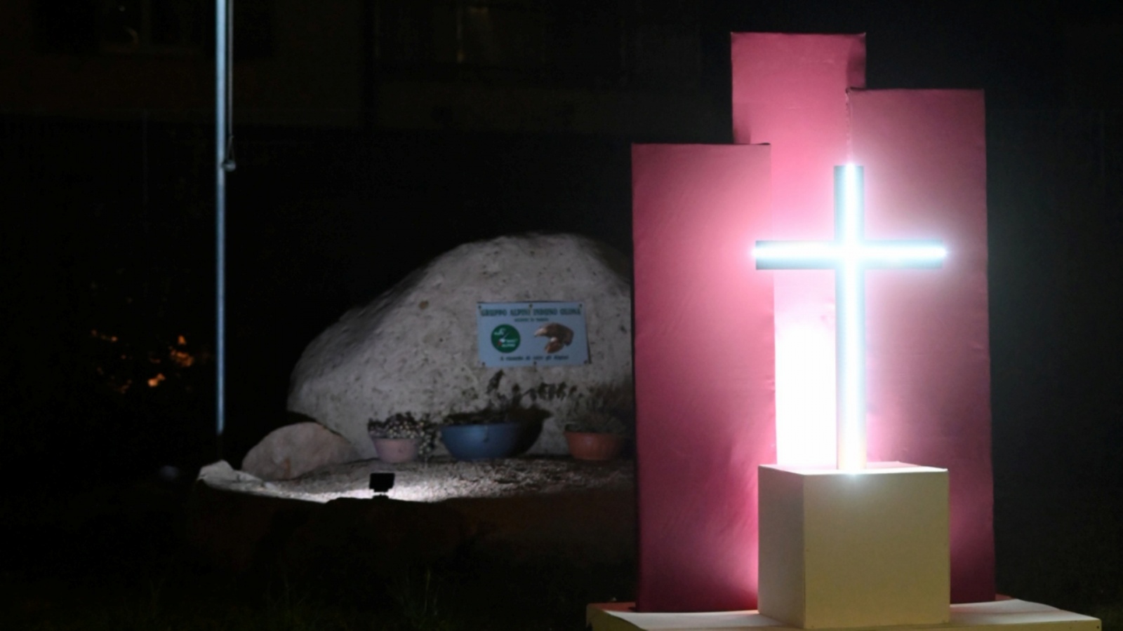 INDUNO OLONA VIA CRUCIS CON MONSIGNOR MARIO DELPINI