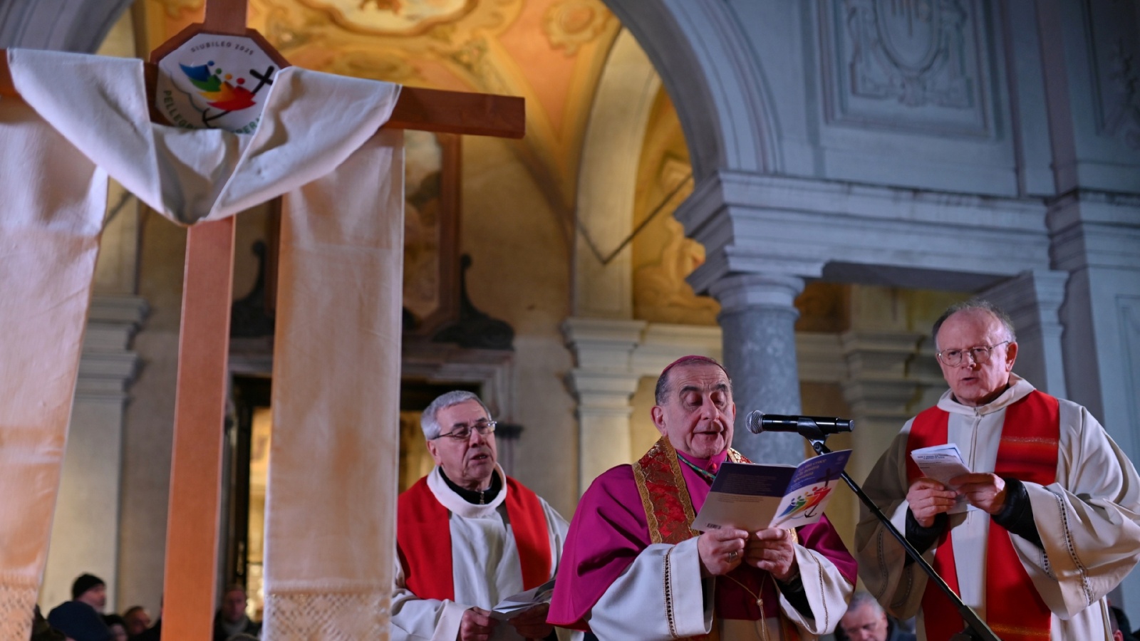 INDUNO OLONA VIA CRUCIS CON MONSIGNOR MARIO DELPINI