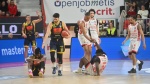 VARESE. BASKET LBA. OPENJOBMETIS VARESE-GIVOVA SCAFATI NELLA FOTO AKOBUNDU AIUTA ASSUI