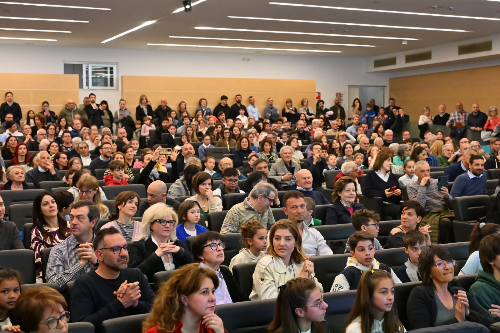 VARESE. PREMIAZIONI STUDENTI SCUOLE ELEMENTARI PER 25 APRILE ALLE VILLE PONTI NELLA FOTO