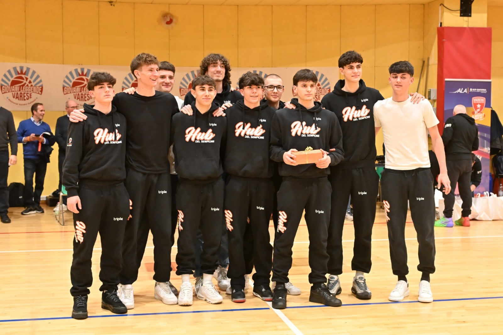 MALNATE. FINALE E PREMIAZIONI TORNEO GIOVANI LEGGENDE 2025 E MEMORIAL SANDRO GALLEANI NELLA FOTO DECIMI CLASS GALLARATE
