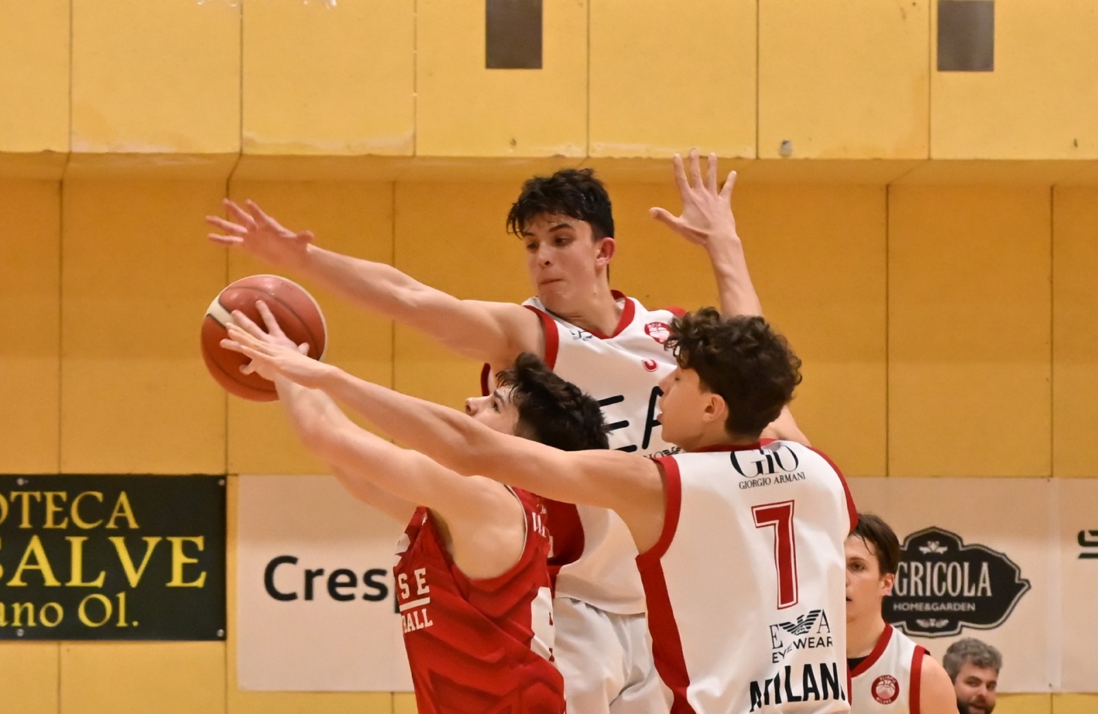 MALNATE. FINALE E PREMIAZIONI TORNEO GIOVANI LEGGENDE 2025 E MEMORIAL SANDRO GALLEANI NELLA FOTO FINALE TERZO QUARTO POSTO VARESE-MILANO