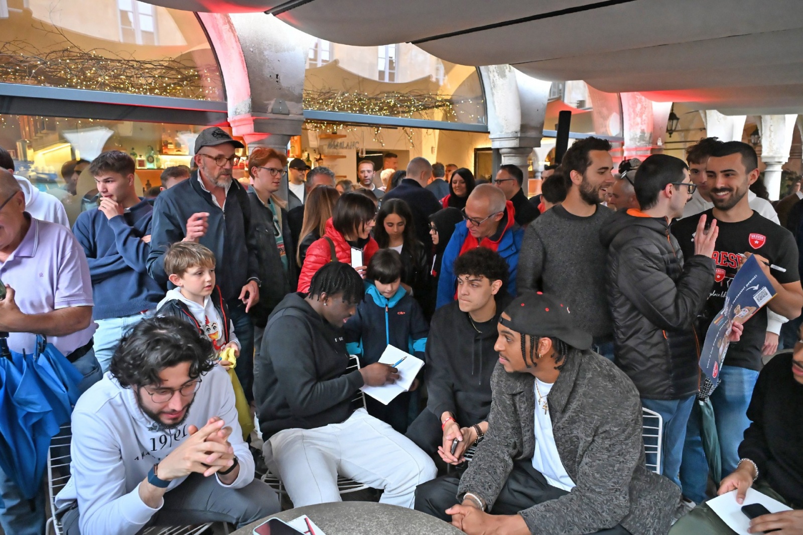VARESE. FESTA OPENJOBMETIS PALLACANESTRO VARESE AL CAFFE’ BROLETTO NELLA FOTO