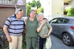 CASTELLANZA. ELEZIONI AMMINISTRATIVE 2025. ELETTO SINDACO CRISTINA BORRONI, FESTEGGIAMENTI IN SEDE PARTITO/LISTA E VARIE IN MUNICIPIO NELA FOTO CON I GENITORI DELLA SINDACA DECEDUTA