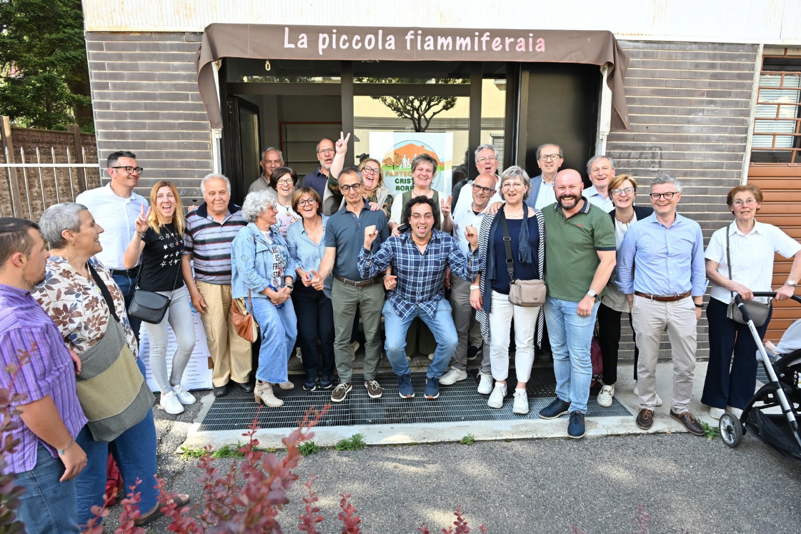 CASTELLANZA. ELEZIONI AMMINISTRATIVE 2025. ELETTO SINDACO CRISTINA BORRONI, FESTEGGIAMENTI IN SEDE PARTITO/LISTA E VARIE IN MUNICIPIO