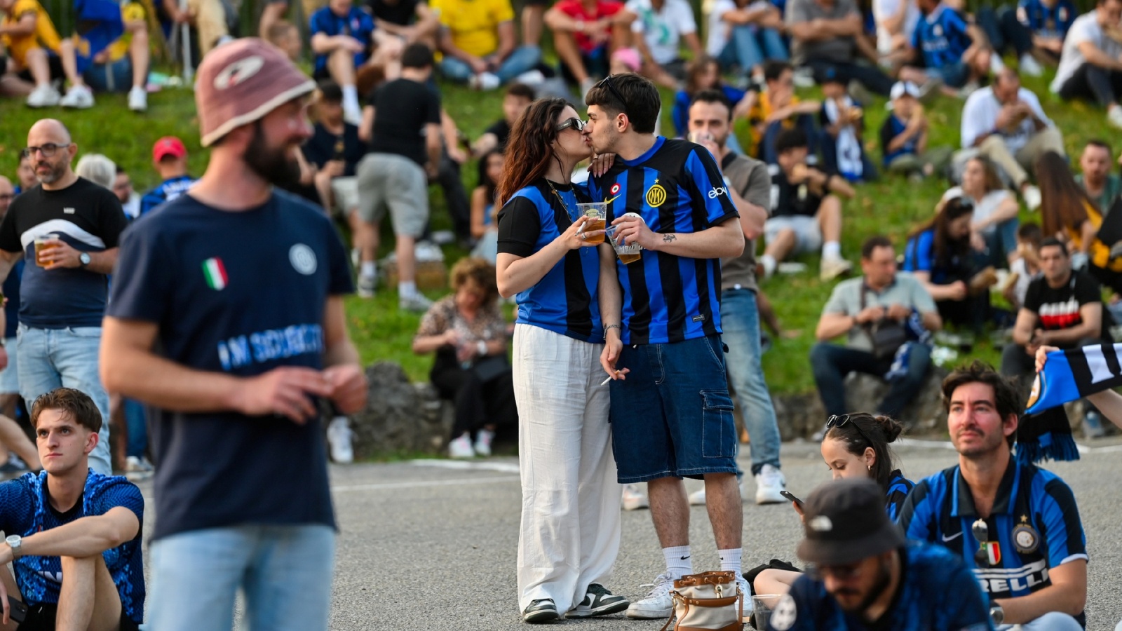VARESE MAXISCHERMO A VILLA RECALCATI PER LA FINALE DI CHAMPIONS LEAGUE 2025 INTER VS. PSG NELLA FOTO