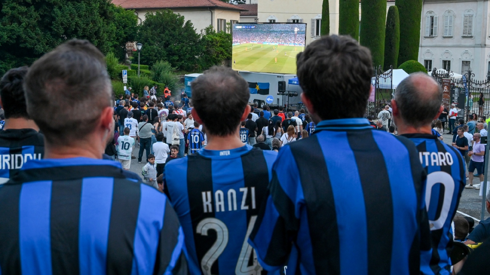 VARESE MAXISCHERMO A VILLA RECALCATI PER LA FINALE DI CHAMPIONS LEAGUE 2025 INTER VS. PSG NELLA FOTO