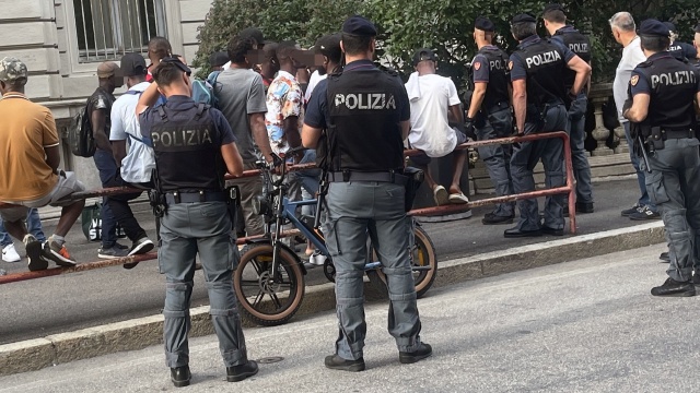 VARESE. CONTROLLI POLIZIA DI STATO, SQUADRA MOBILE E REPARTO MOBILE, IN VIA COMO