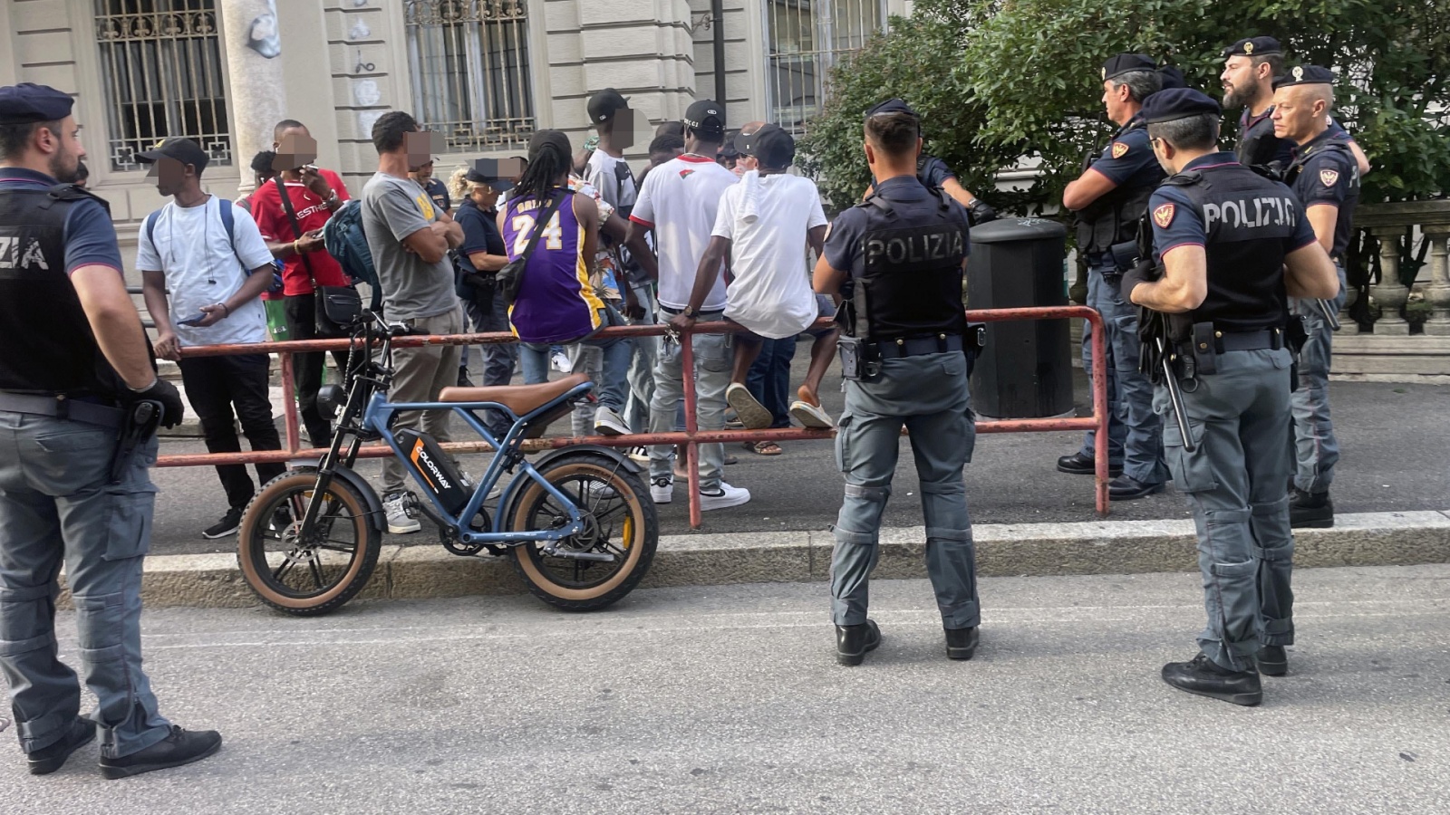 VARESE. CONTROLLI POLIZIA DI STATO, SQUADRA MOBILE E REPARTO MOBILE, IN VIA COMO
