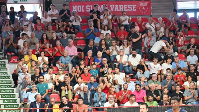 VARESE. BASKET. AMICHEVOLE OPENJOBMETIS VARESE-BLU BERGAMO NELLA FOTO PUBBLICO TIFOSI