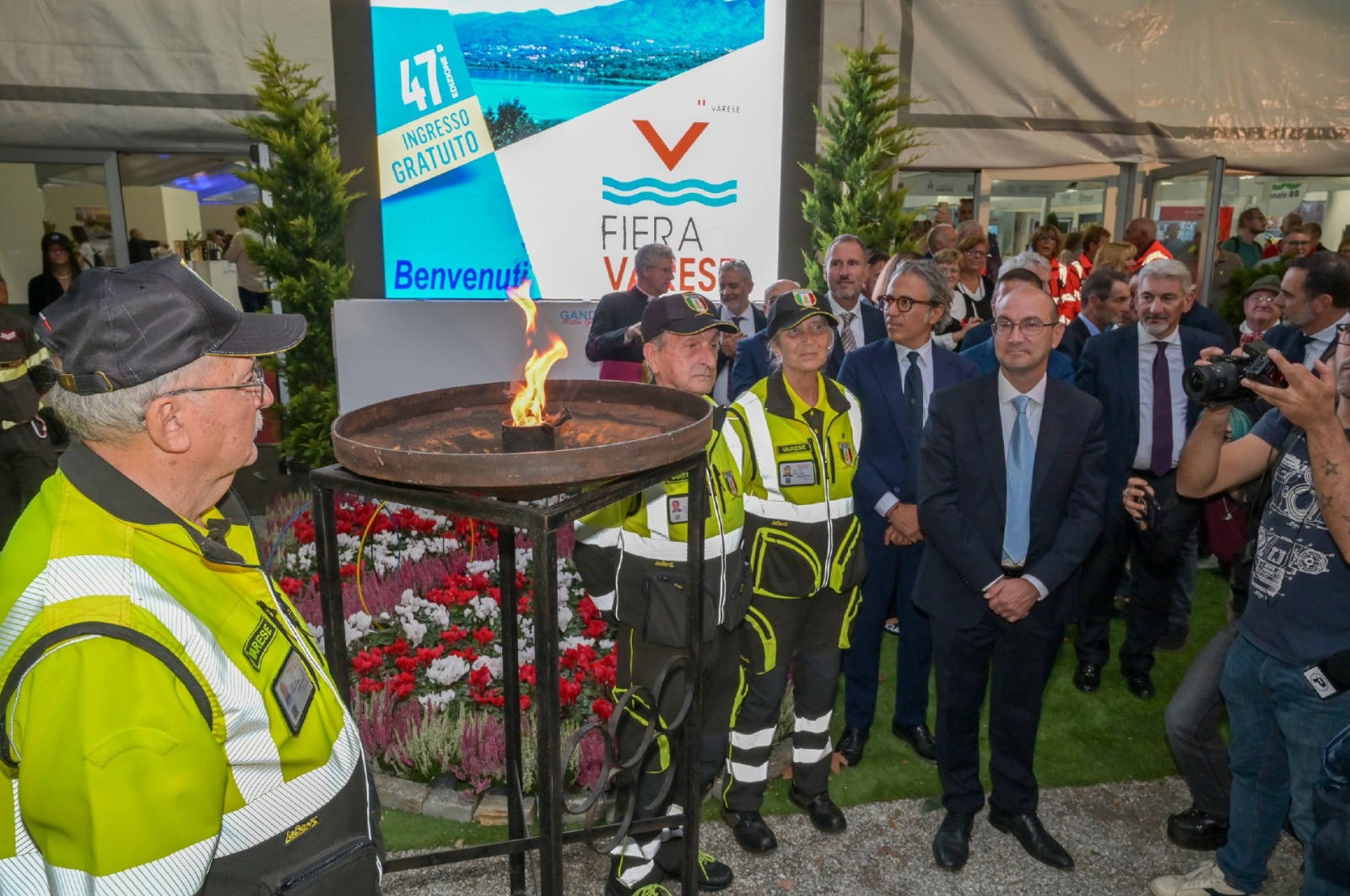 VARESE SCHIRANNA INAUGURAZIONE FIERA DI VARESE 2025 NELLA FOTO ACCENSIONE SIMBOLICA BRACIERE OLIMPICO MILANO CORTINA 2026