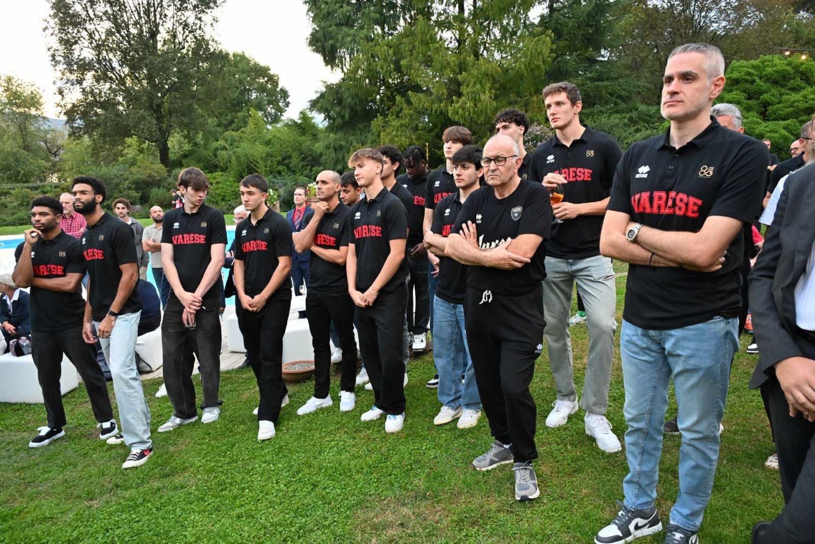 MONVALLE. PRESENTAZIONE SQUADRA E MAGLIE OPENJOBMETIS PALLACANESTRO VARESE 2025 2026 A VILLA IL GERANEO NELLA FOTO
