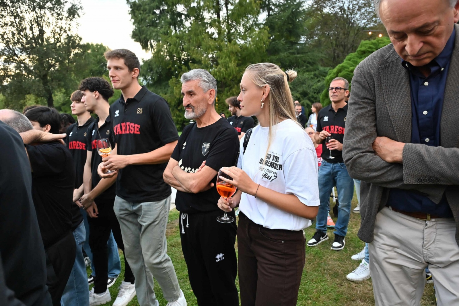 MONVALLE. PRESENTAZIONE SQUADRA E MAGLIE OPENJOBMETIS PALLACANESTRO VARESE 2025 2026 A VILLA IL GERANEO NELLA FOTO