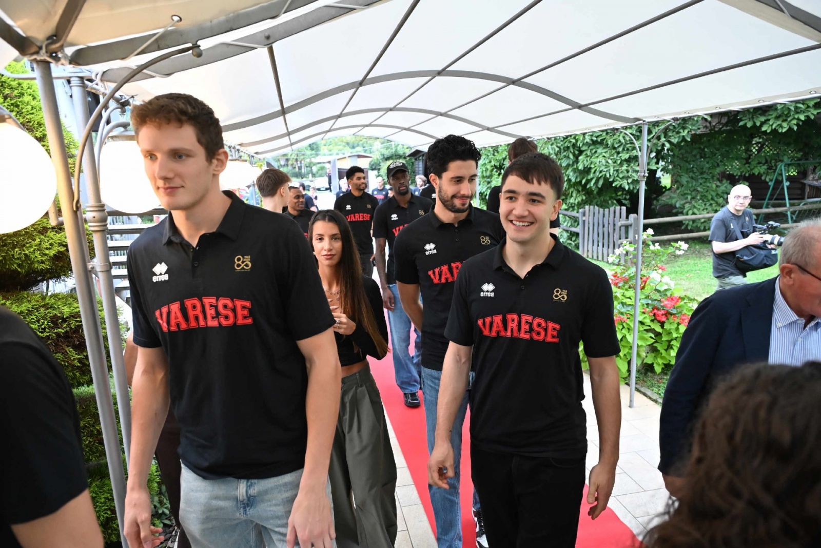 MONVALLE. PRESENTAZIONE SQUADRA E MAGLIE OPENJOBMETIS PALLACANESTRO VARESE 2025 2026 A VILLA IL GERANEO NELLA FOTO
