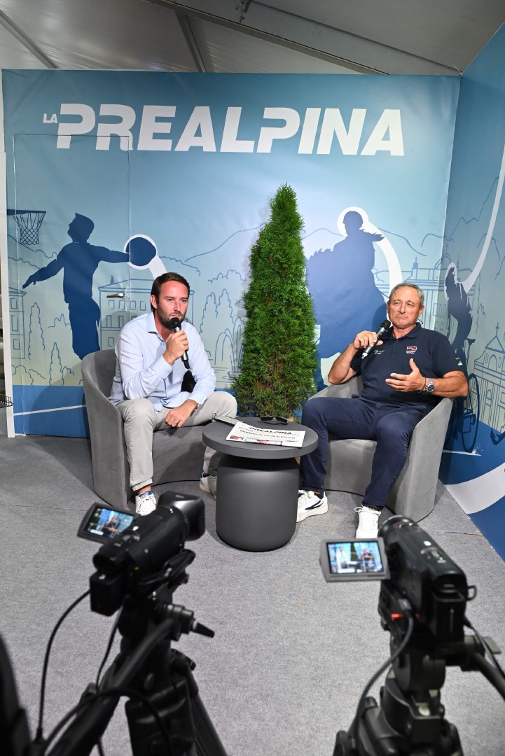 VARESE. DIRETTA DALLO STAND PREALPINA IN FIERA. LUCA BROGGINI INTERVISTA GIOVANNI CALABRESE. FOTO ANCHE CON SIGNORA DANIELA BRAMATI FERRARIO