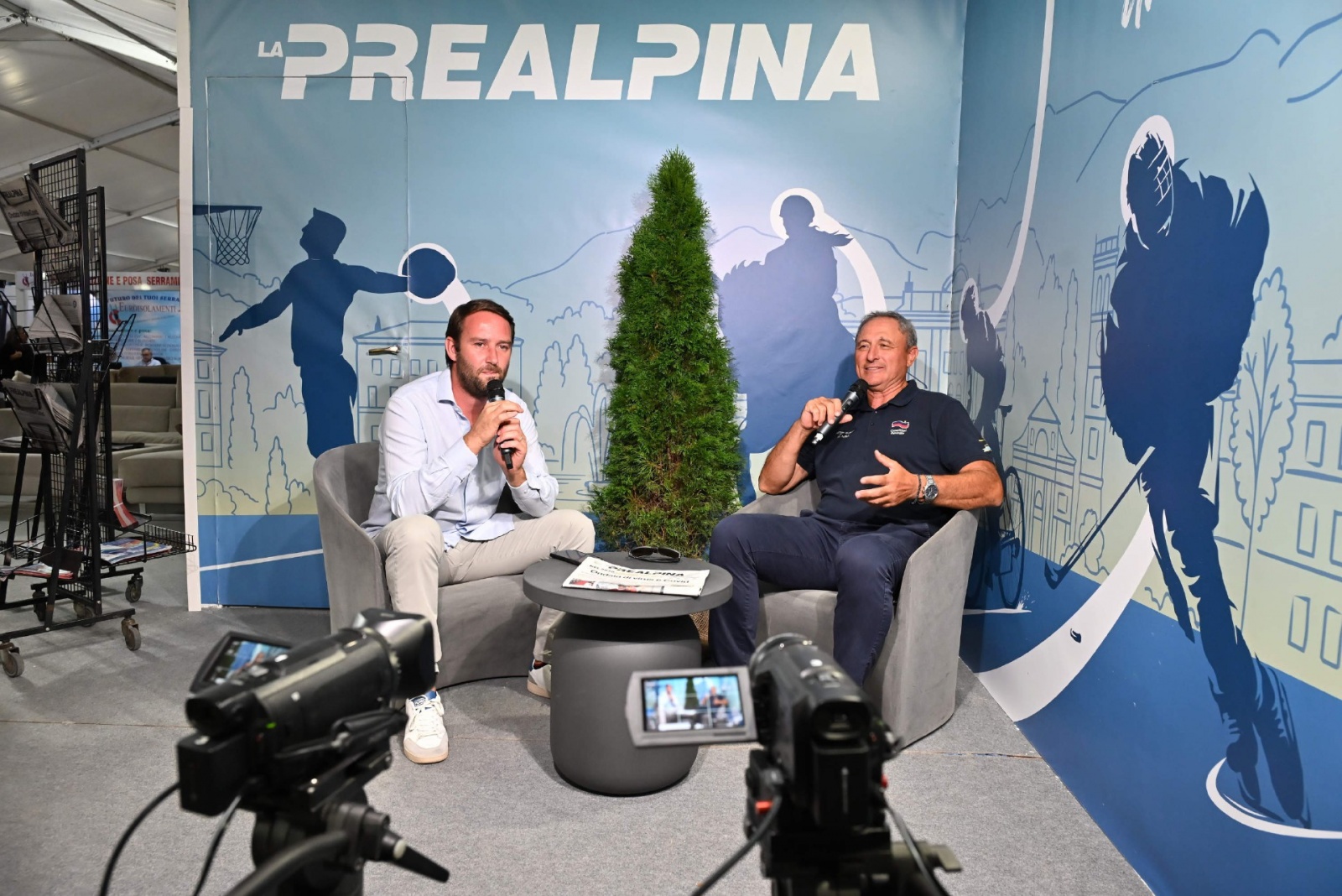 VARESE. DIRETTA DALLO STAND PREALPINA IN FIERA. LUCA BROGGINI INTERVISTA GIOVANNI CALABRESE. FOTO ANCHE CON SIGNORA DANIELA BRAMATI FERRARIO