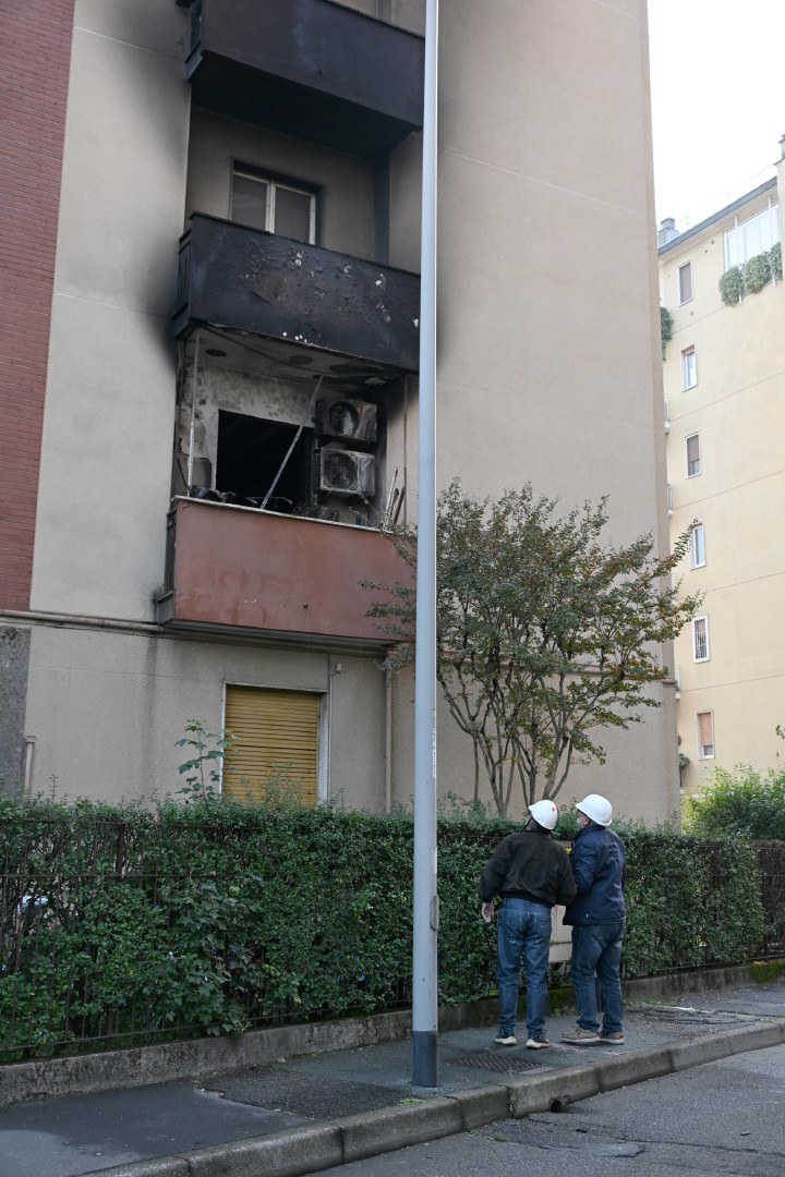 Cornaredo, incendio palazzina in via Cairoli, tre morti e abitanti evacuati - 11 ottobre 2025 - foto Spf/Ansa