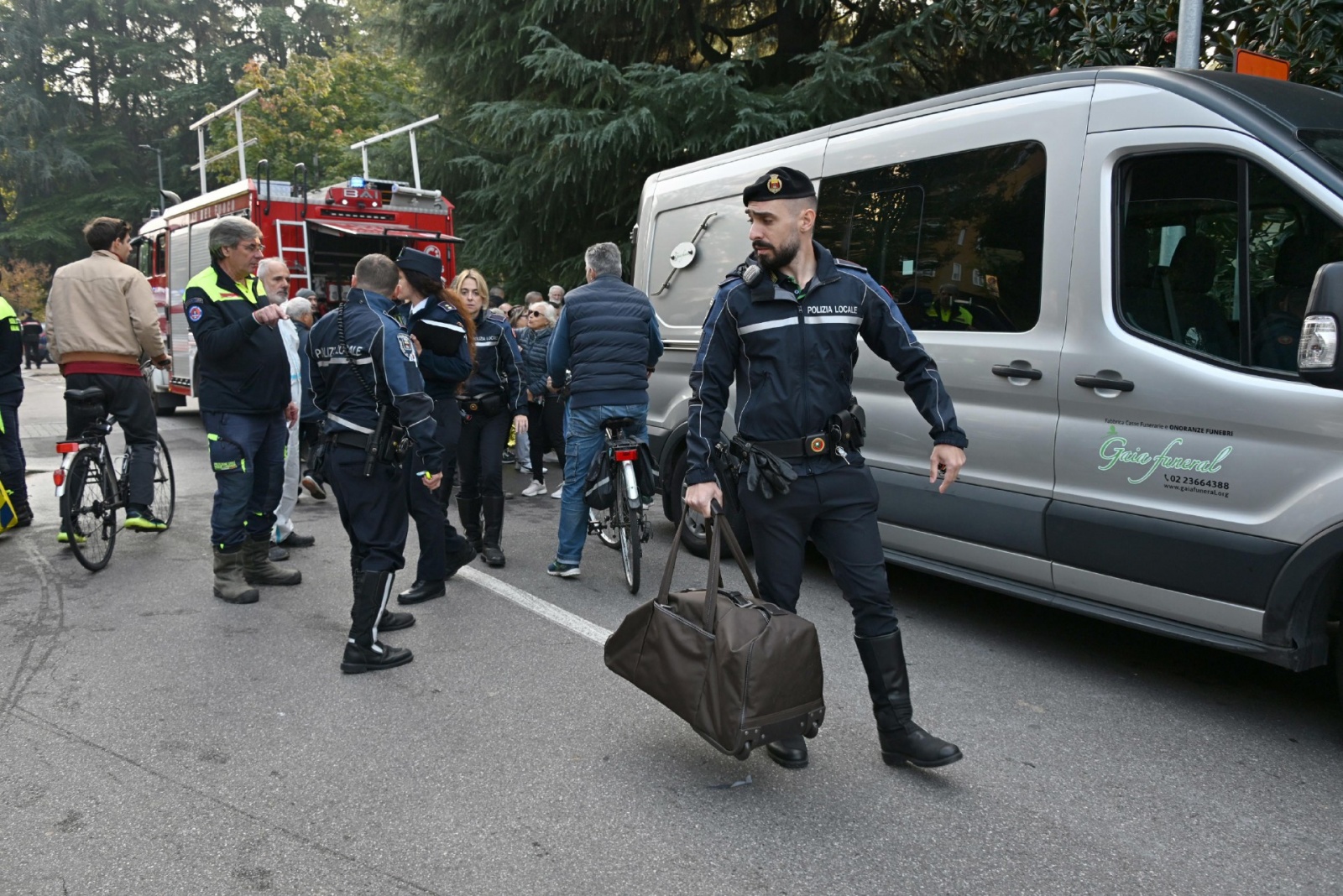 Cornaredo, incendio palazzina in via Cairoli, tre morti e abitanti evacuati - 11 ottobre 2025 - foto Spf/Ansa