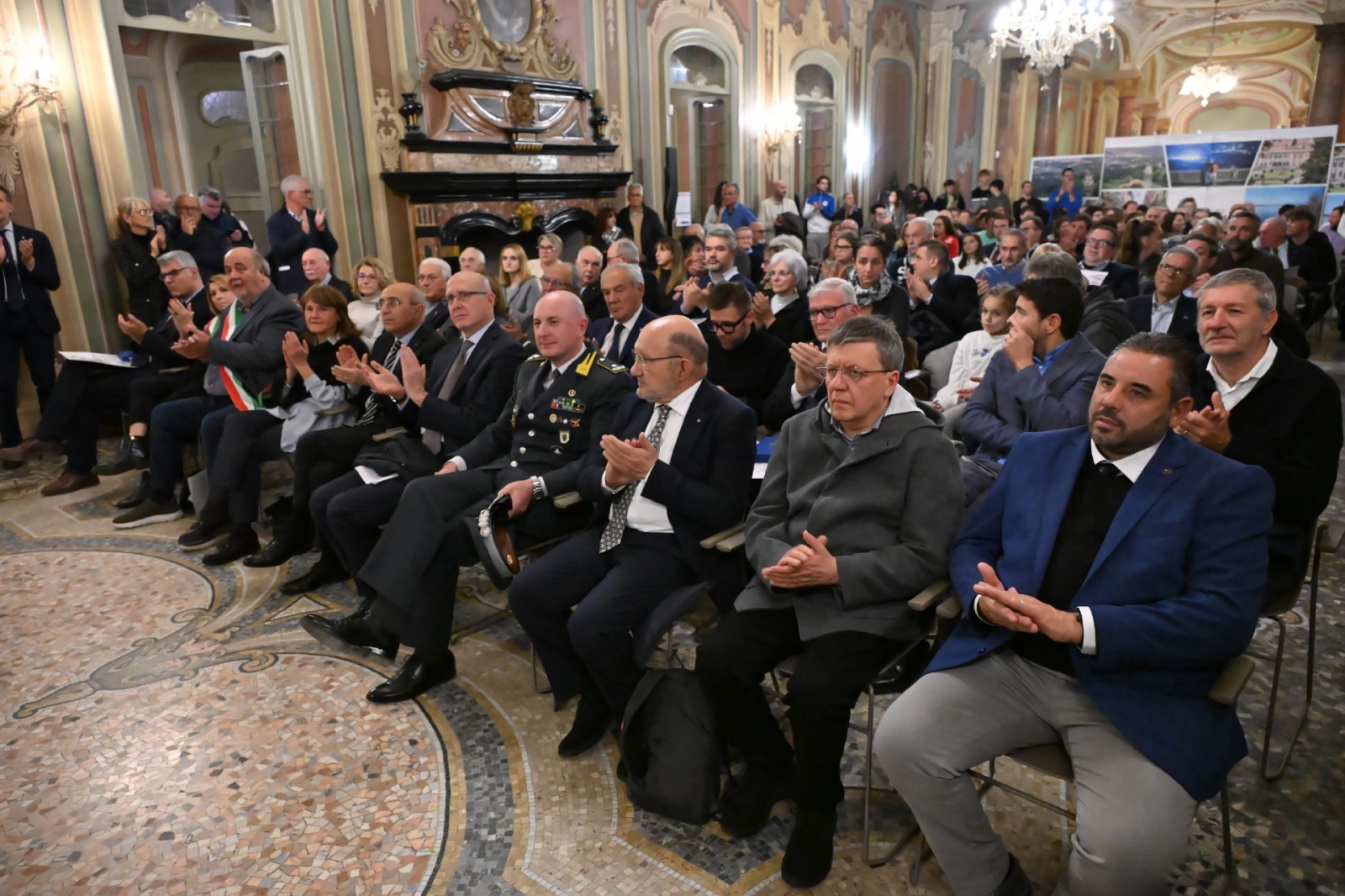 VARESE. CONSEGNATE LE BENEMERENZE SPORTIVE 2025 PRESSO IL SALONE ESTENSE ALLA PRESENZA DEL PREFETTO PASQUARIELLO, DEL GENERALE COPPOLA E DEL QUESTORE MAZZA NELLA FOTO