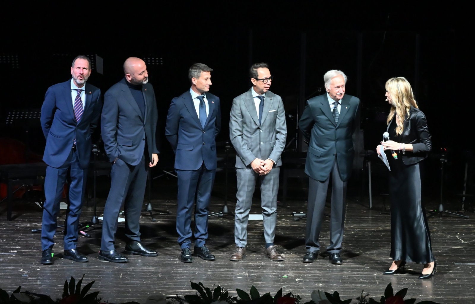 VARESE. 80� CONFCOMMERCIO CELEBRATO AL TEATRO INTRED. BENEDIZIONE MONS. GIOIA, PRESIDENTI ASCOM E CONCERTO