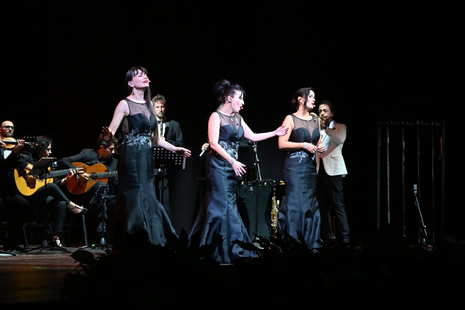 VARESE. 80� CONFCOMMERCIO CELEBRATO AL TEATRO INTRED. BENEDIZIONE MONS. GIOIA, PRESIDENTI ASCOM E CONCERTO