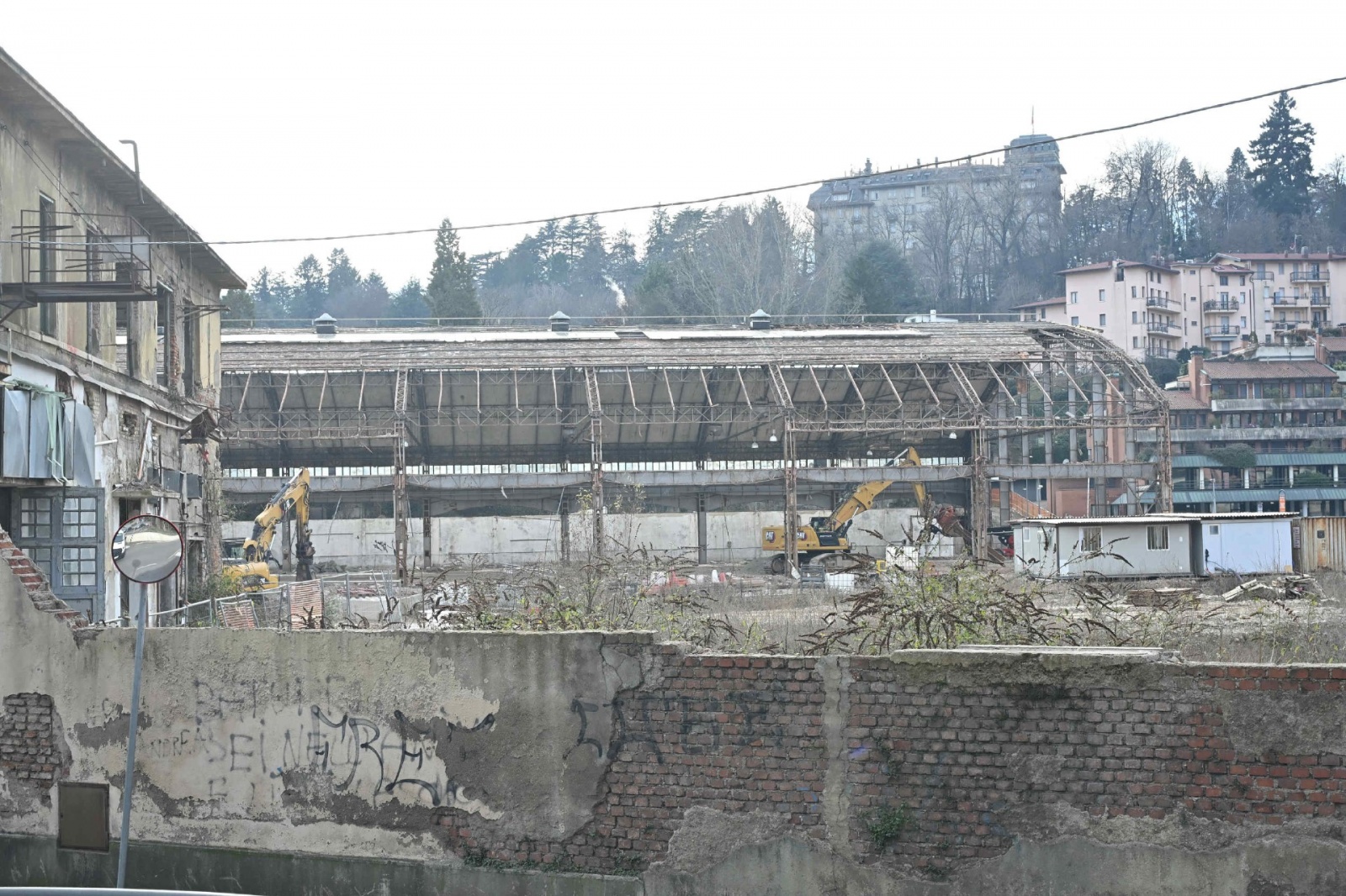 VARESE. PROSEGUONO I LAVORI AL CANTIERE EX AERMACCHI FUTURO CENTRO COMMERCIALE TIGROS