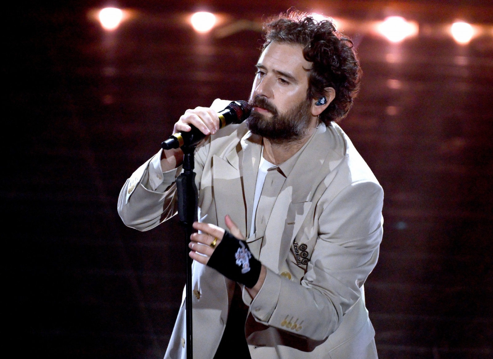 Italian singer Tommaso Paradiso performs on stage at the Ariston theatre during the 76th Sanremo Italian Song Festival, Sanremo, Italy, 24 February 2026. The Music Festival runs from 24 to 28 February 2026. ANSA/ETTORE FERRARI