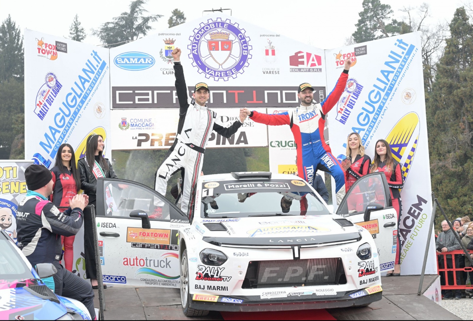 VARESE. 34� RALLY DEI LAGHI, PREMIAZIONE AI GIARDINI ESTENSI NELLA FOTO CRUGNOLA E SASSI ESULTANTI