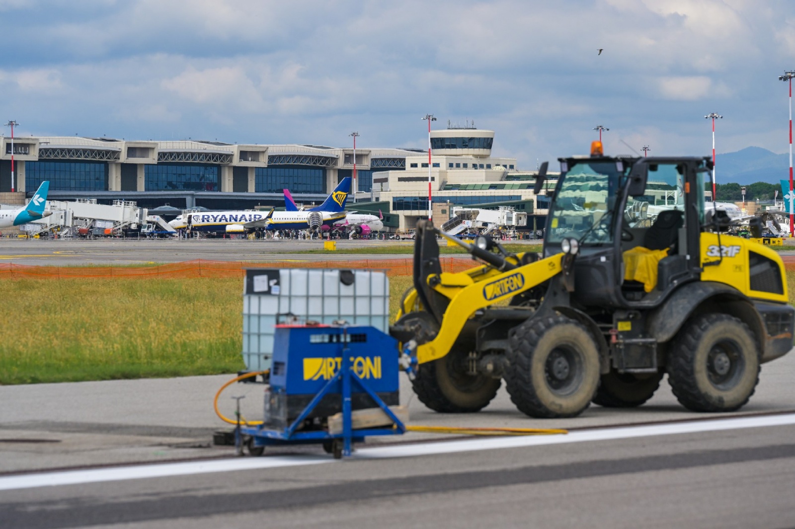 MALPENSA VISITA CANTIERE RIFACIMENTO PISTA 35L NELLA FOTO MALPENSA T1