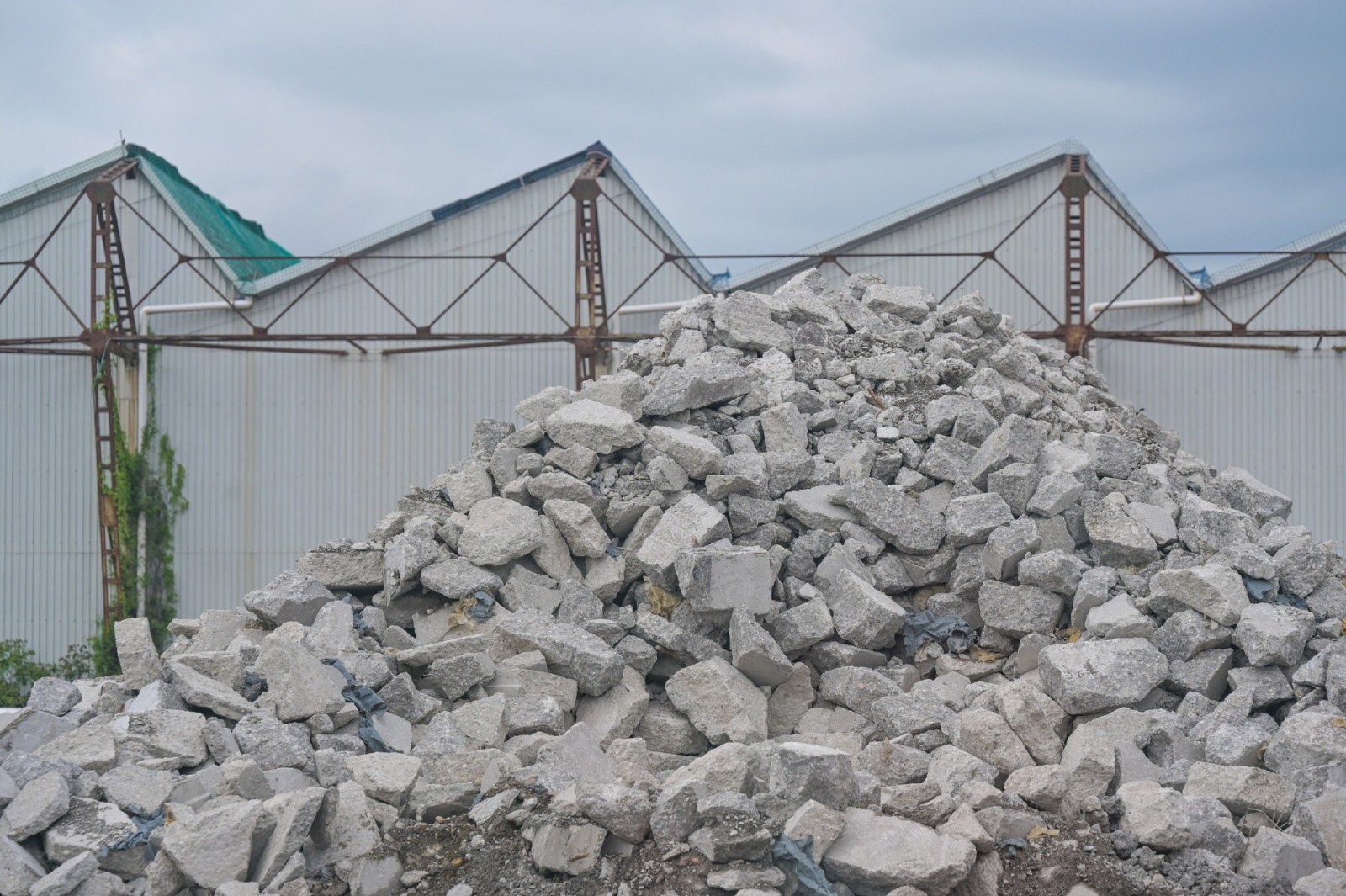 MALPENSA VISITA CANTIERE RIFACIMENTO PISTA 35L NELLA FOTO MATERIALE DI SMALTIMENTO